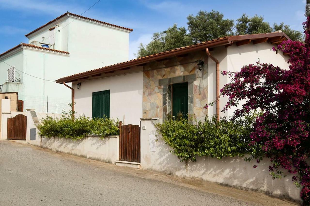 Vila 8 Via V. Monti Loiri Porto San Paolo Exteriér fotografie
