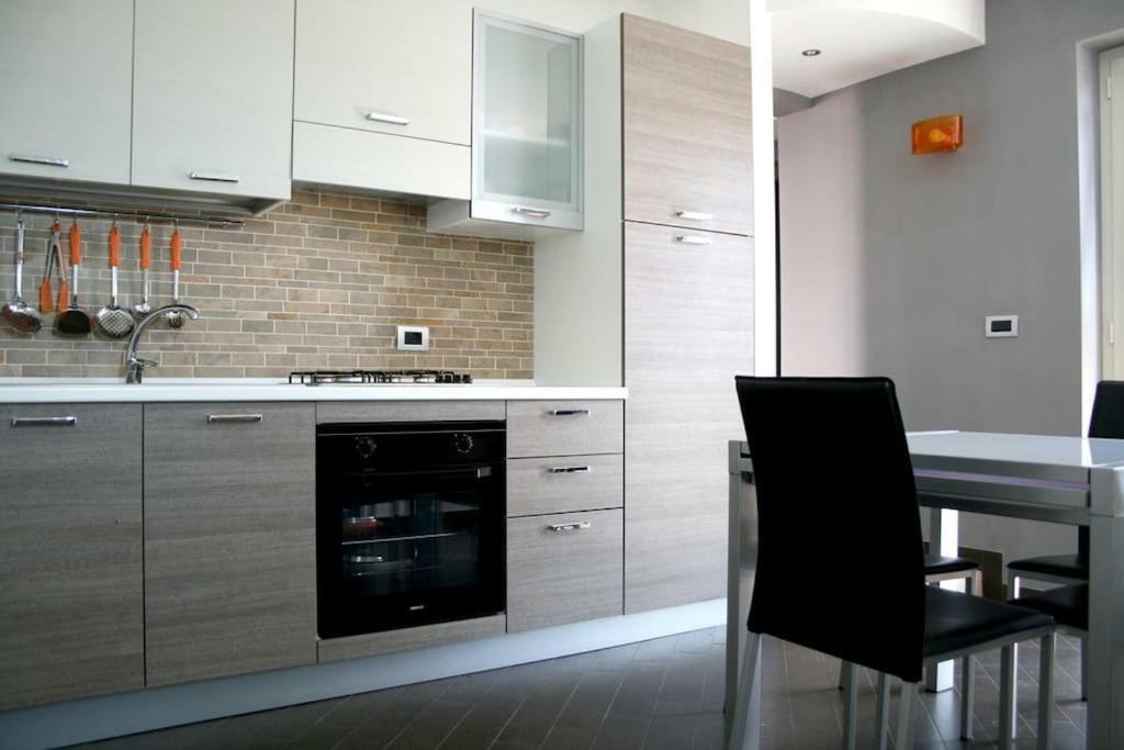 Vila 8 Via V. Monti Loiri Porto San Paolo Exteriér fotografie