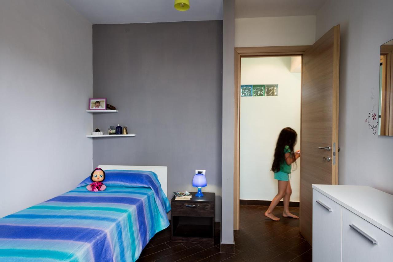 Vila 8 Via V. Monti Loiri Porto San Paolo Exteriér fotografie